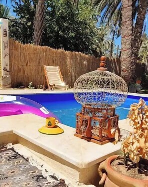 Una piscina cubierta