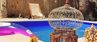 Guest house + swimming pool + garden