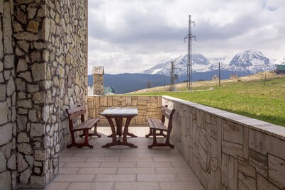 Mountain Majesty Studio Apartment in Zabljak