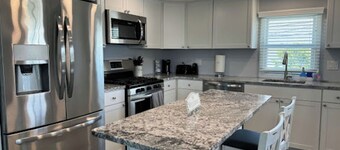 The Beacon OC 2 - Cozy 4 Bedroom, Close to All!