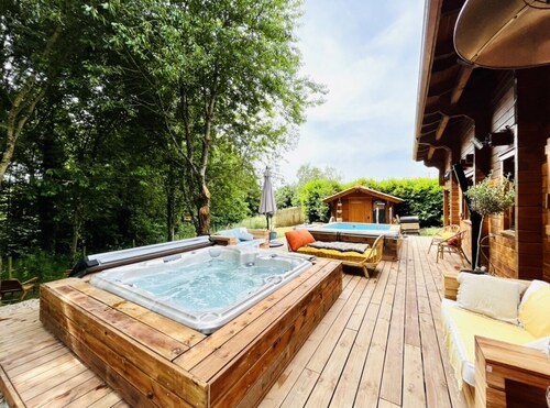 Genuine wooden chalet with spa and pool 10 minutes from the beaches of the Vendée