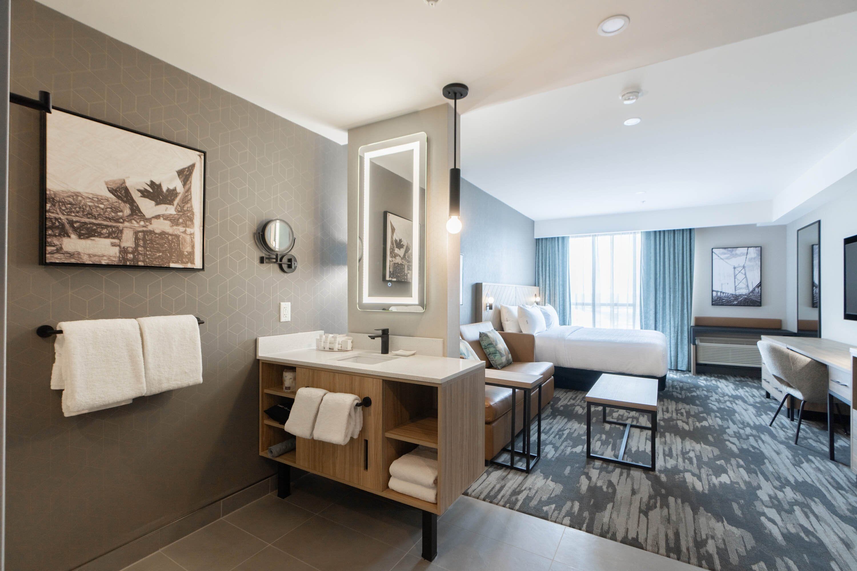 标准房, 1 张特大床和 1 张沙发床 (Euro Bathroom) | 浴室 | 吹风机、毛巾、肥皂、洗发水