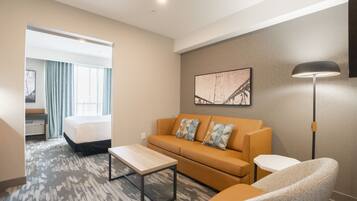 Suite Standard, 1 très grand lit et 1 canapé-lit, cuisine | Coffre-fort, bureau, espace de travail pour ordinateurs portables