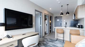Standard Suite, 1 King Bed, Kitchen | In-room safe, desk, laptop workspace, blackout drapes