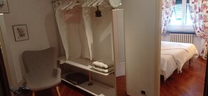 2 Schlafzimmer, Schreibtisch, Bügeleisen/Bügelbrett, Internetzugang