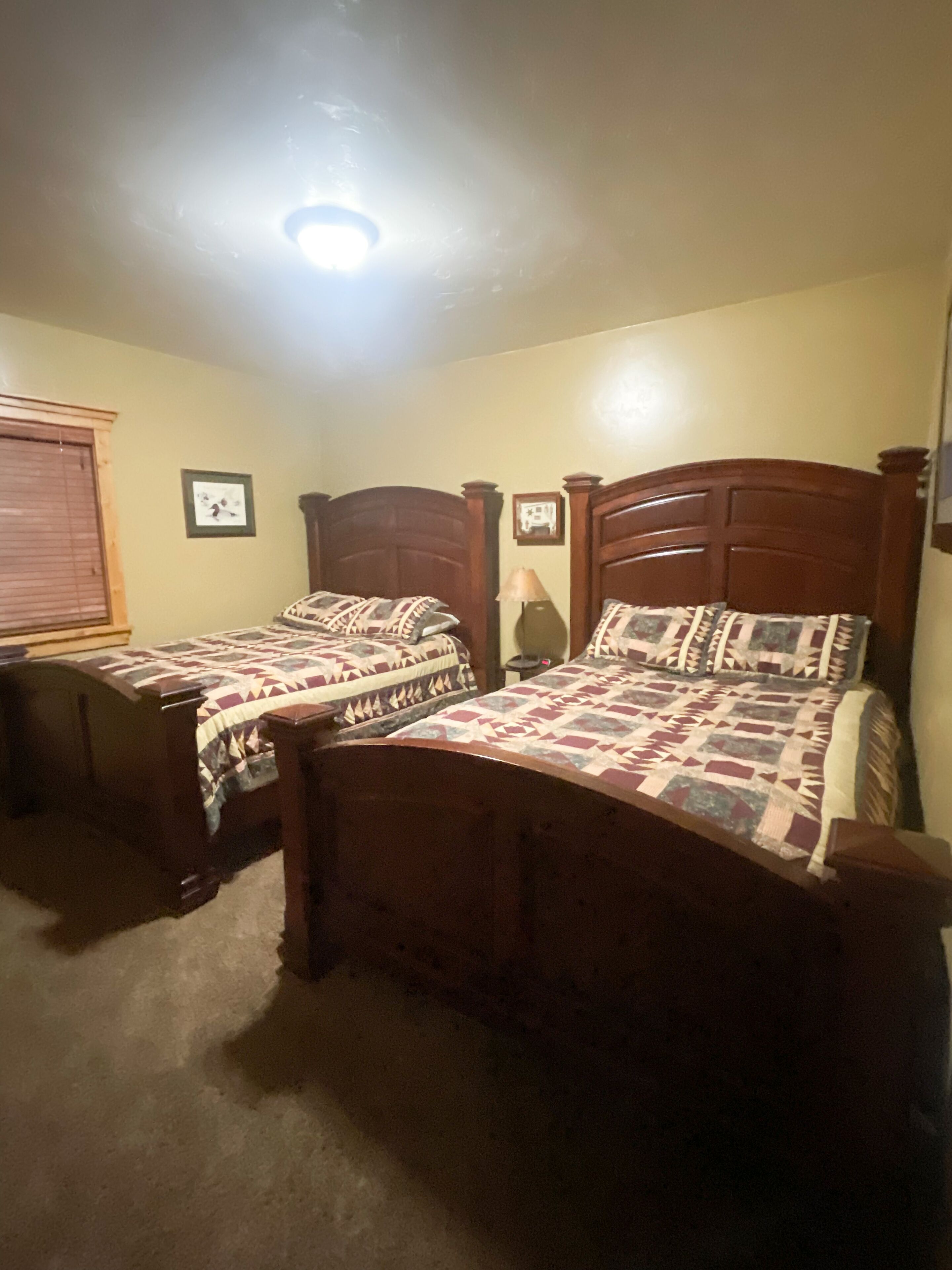 Large family cabin with hot tub (up to 20 guests!)