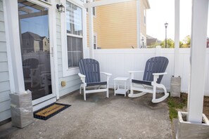 Terrace/patio - Centrally located, spacious, fully equipped townhome. Dog Friendly! (North Charleston)
