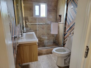 Shower, hair dryer, towels, soap - Villa Panorama Montego Bay, Jamaica (Montego Bay)