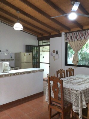 Free WiFi, bed sheets - Hotel Villa Tulipanes (Zihuatanejo)