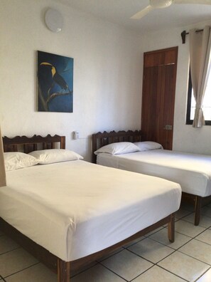 Free WiFi, bed sheets - Hotel Villa Tulipanes (Zihuatanejo)