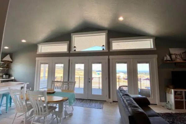 Smart TV, lettore DVD, tavolo da ping pong, videoteca