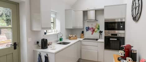 Dishwasher, cookware/dishes/utensils