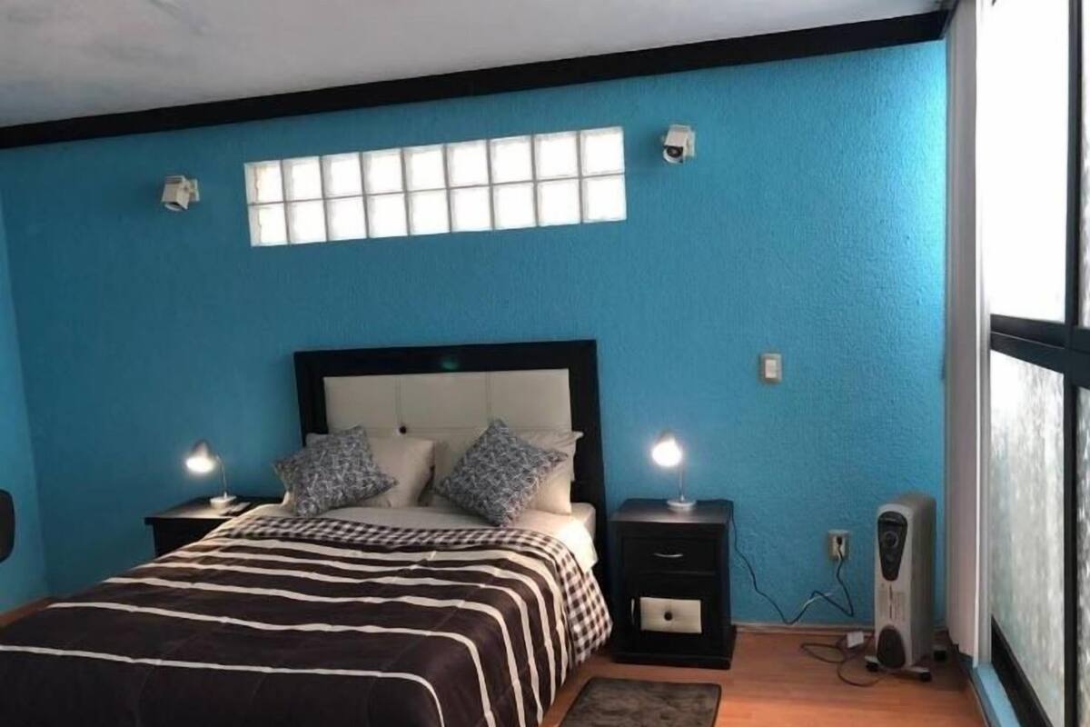 Suite 3 | Blackout drapes, soundproofing, WiFi (free)