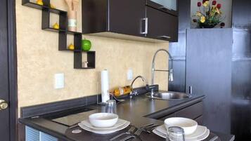 Master Suite | Blackout drapes, soundproofing, free WiFi