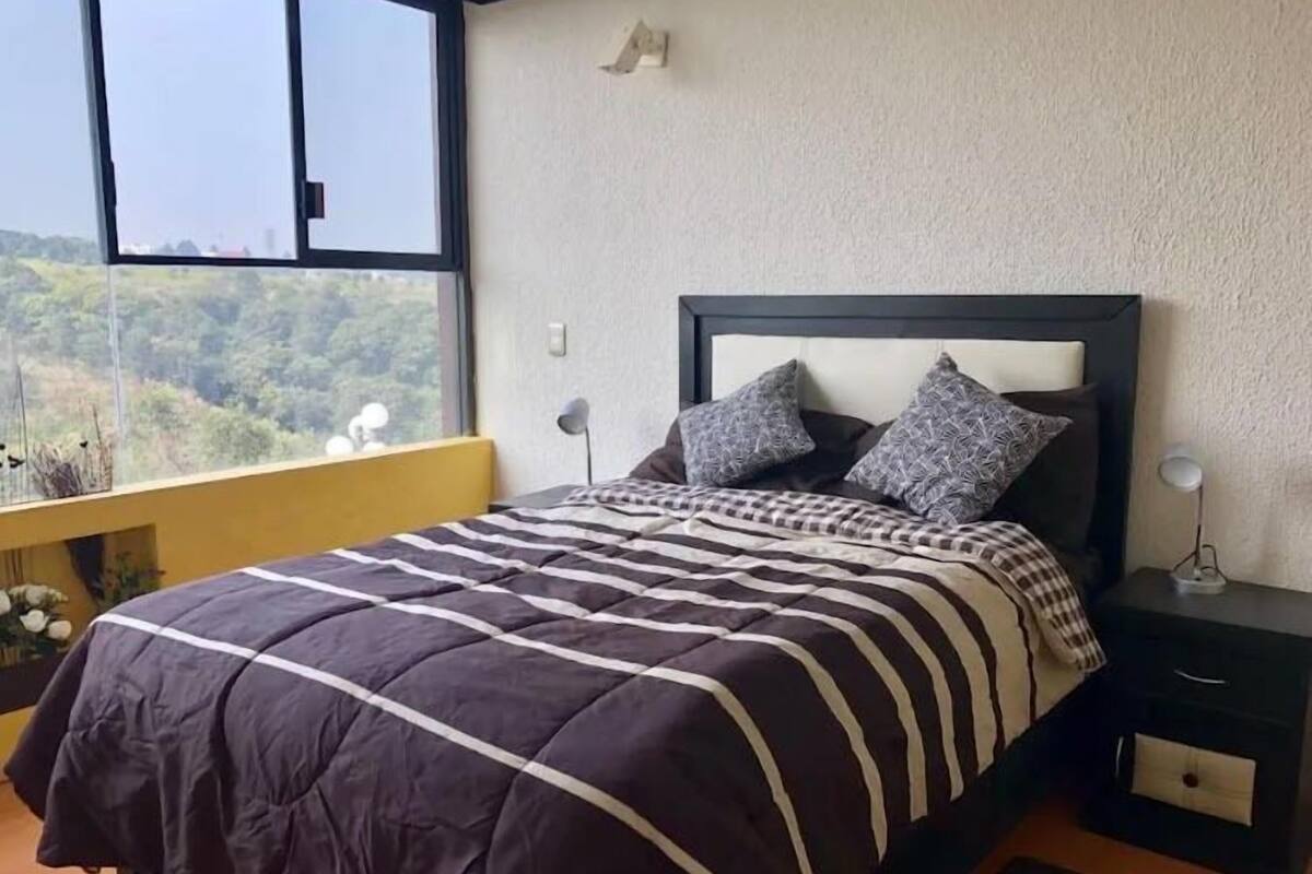 Suite | Blackout drapes, soundproofing, WiFi (free)