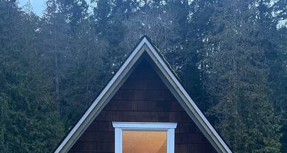 Nautical Acres - Private 1 bd Cottage On Beautiful Acreage 250m to Beach Access