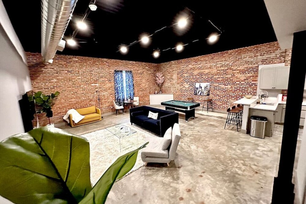 .The Loft At 612 Downtown Gadsden.