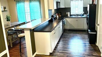 Fridge, oven, dishwasher, coffee/tea maker