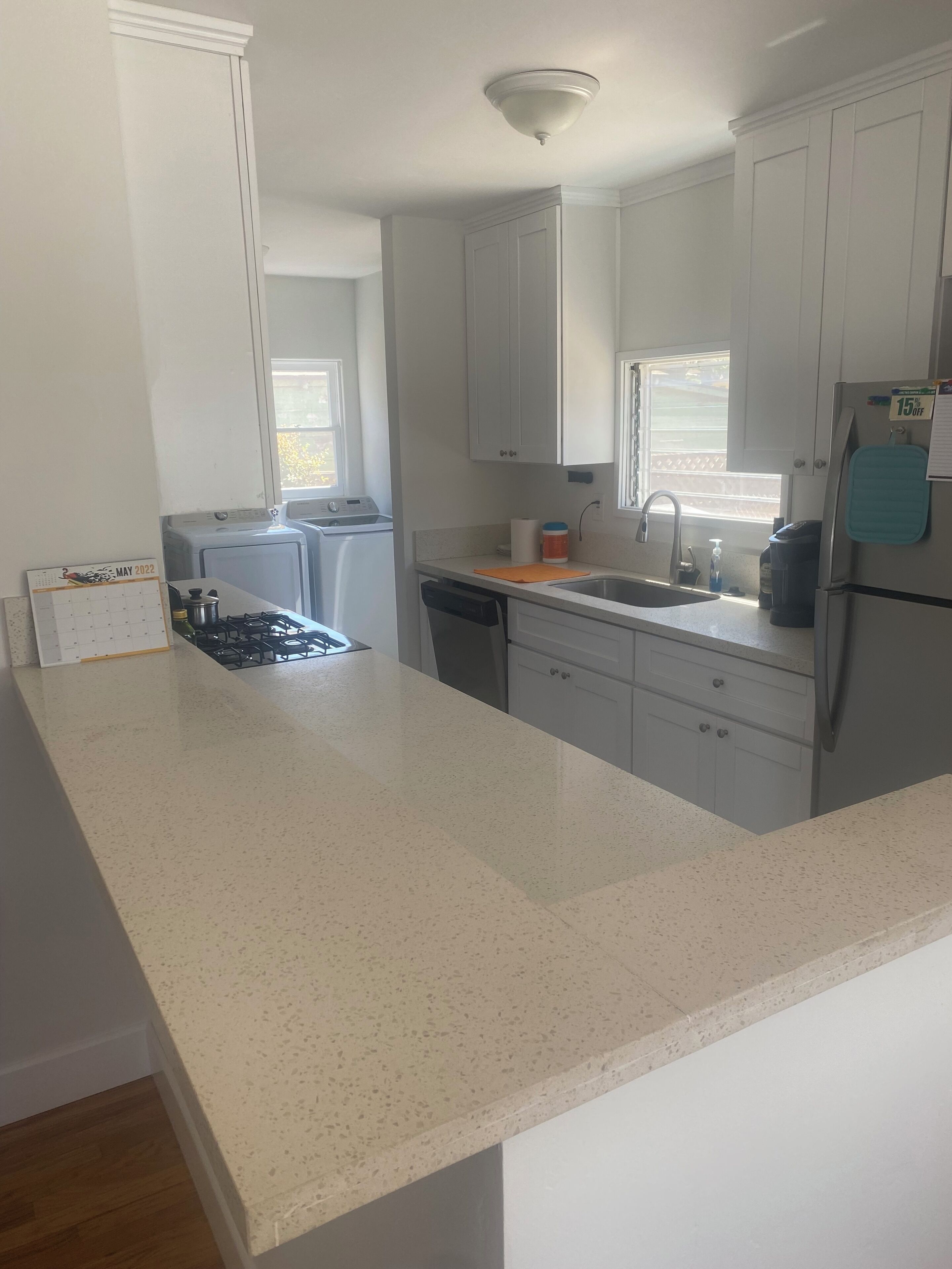 Refrigerador, microondas, horno y parrilla de estufa 