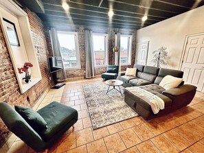 TV - The Loft On Broad - Gadsden’s First Downtown Loft (Gadsden)