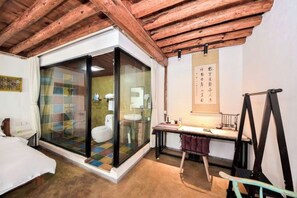 Unclassified image, 4 of 147, button - Yunhu Inn (Dali City)
