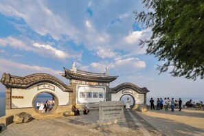 Unclassified image, 4 of 61, button - Yunhu Inn (Dali City)