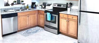 * Comfy Condo close to everything in Prattville *