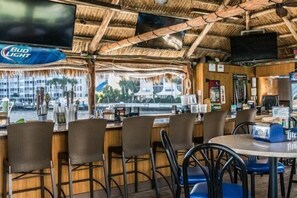 Bar (in der Unterkunft)