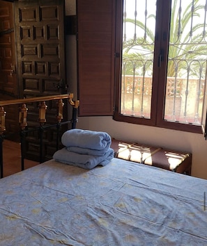 7 bedrooms, free WiFi, bed sheets