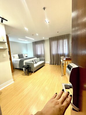 Basic Studio | 1 bedroom, minibar, desk, blackout curtains - Quarto de hotel Al Campinas Av Paulista (São Paulo)