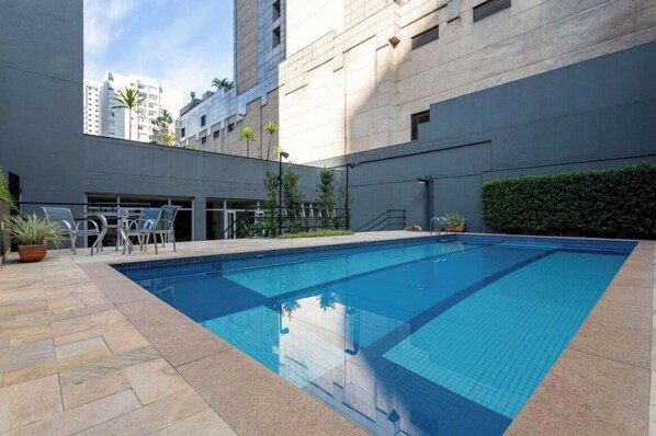 Outdoor pool - Quarto de hotel Al Campinas Av Paulista (São Paulo)