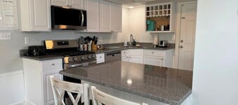 The Beacon OC 1- Cozy 3 Bedroom, Close to All!