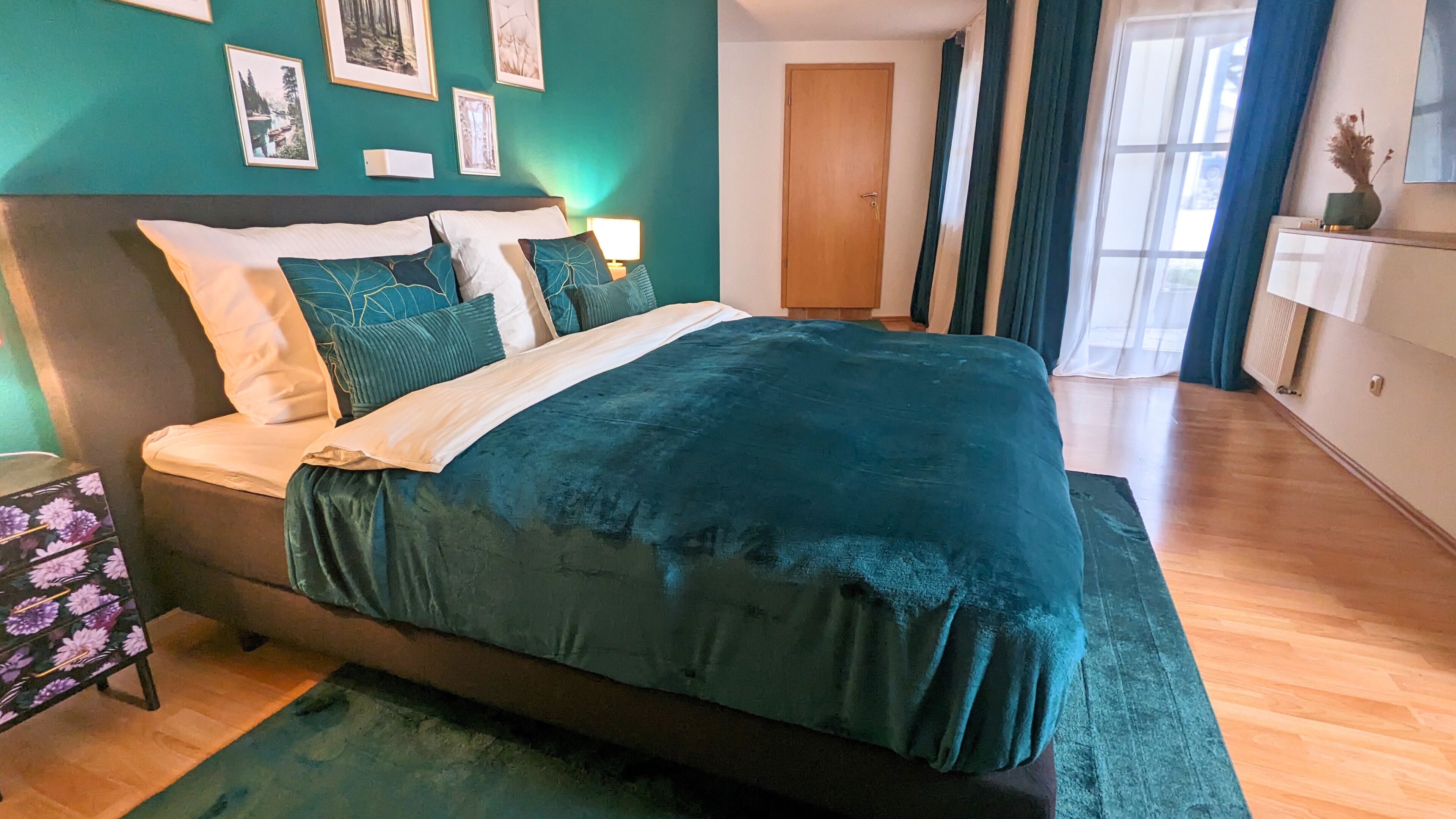 3 Schlafzimmer, Schreibtisch, Bügeleisen/Bügelbrett, Reisekinderbett