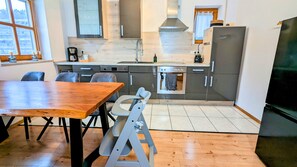 Fridge, microwave, oven, stovetop - Wellness vacation: Exclusive 179sqm with 3 private saunas for 6 people (Grafenau)