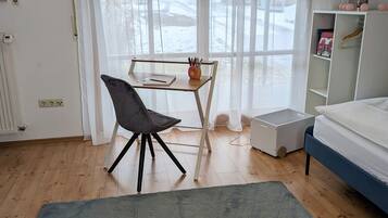 3 bedrooms, desk, iron/ironing board, travel crib