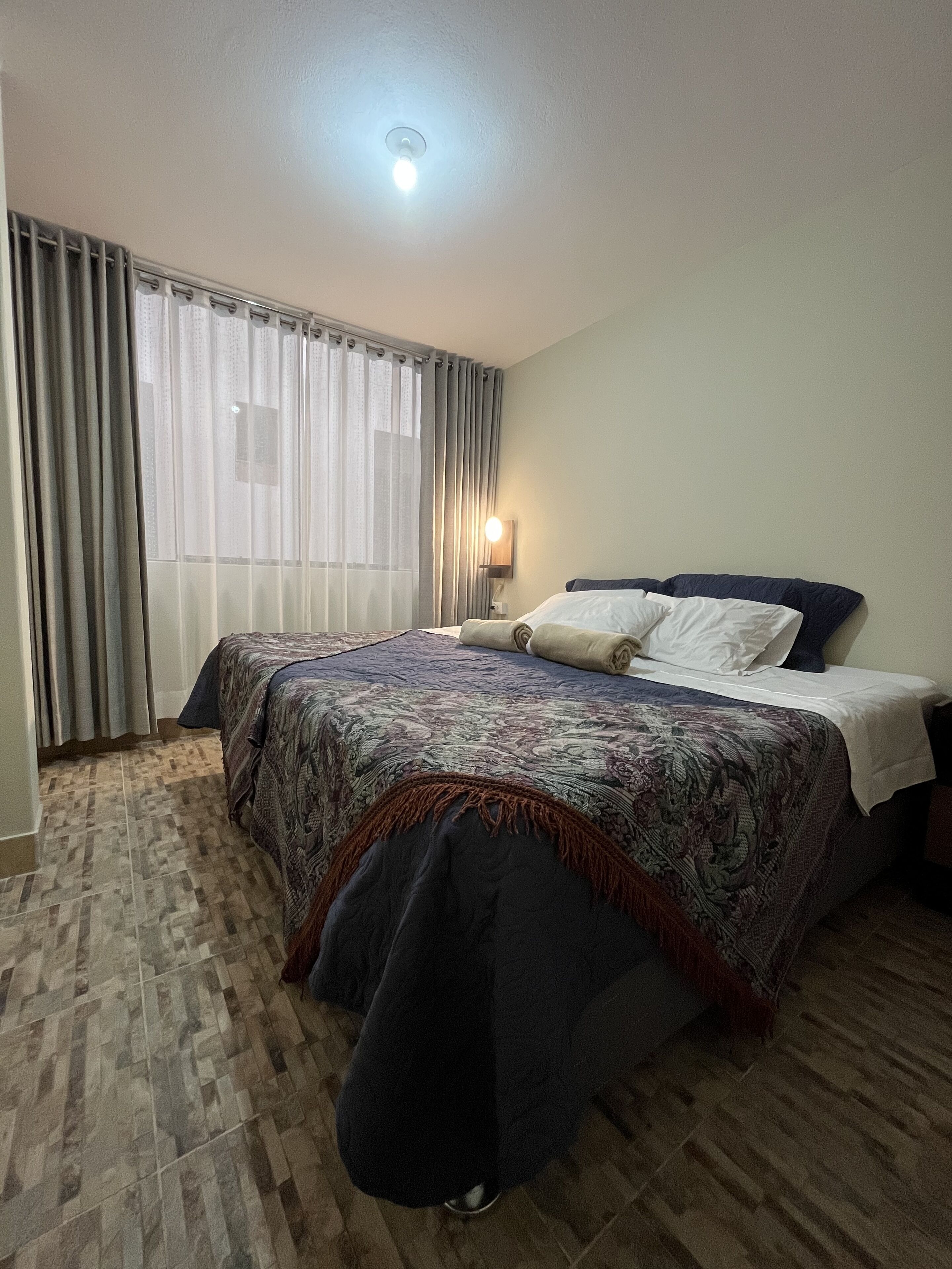 Premium bedding, down duvets, free WiFi, bed sheets