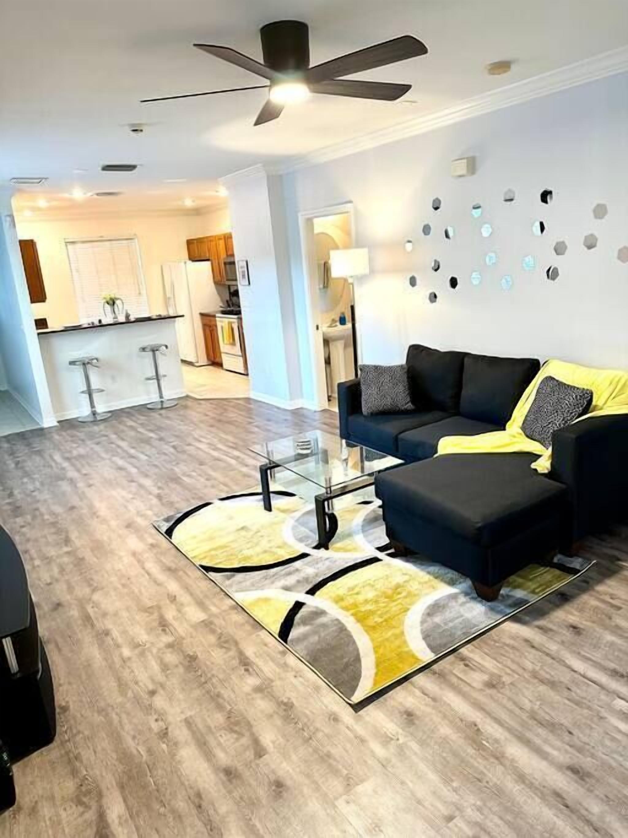 Beautiful 2 level Home (Central)