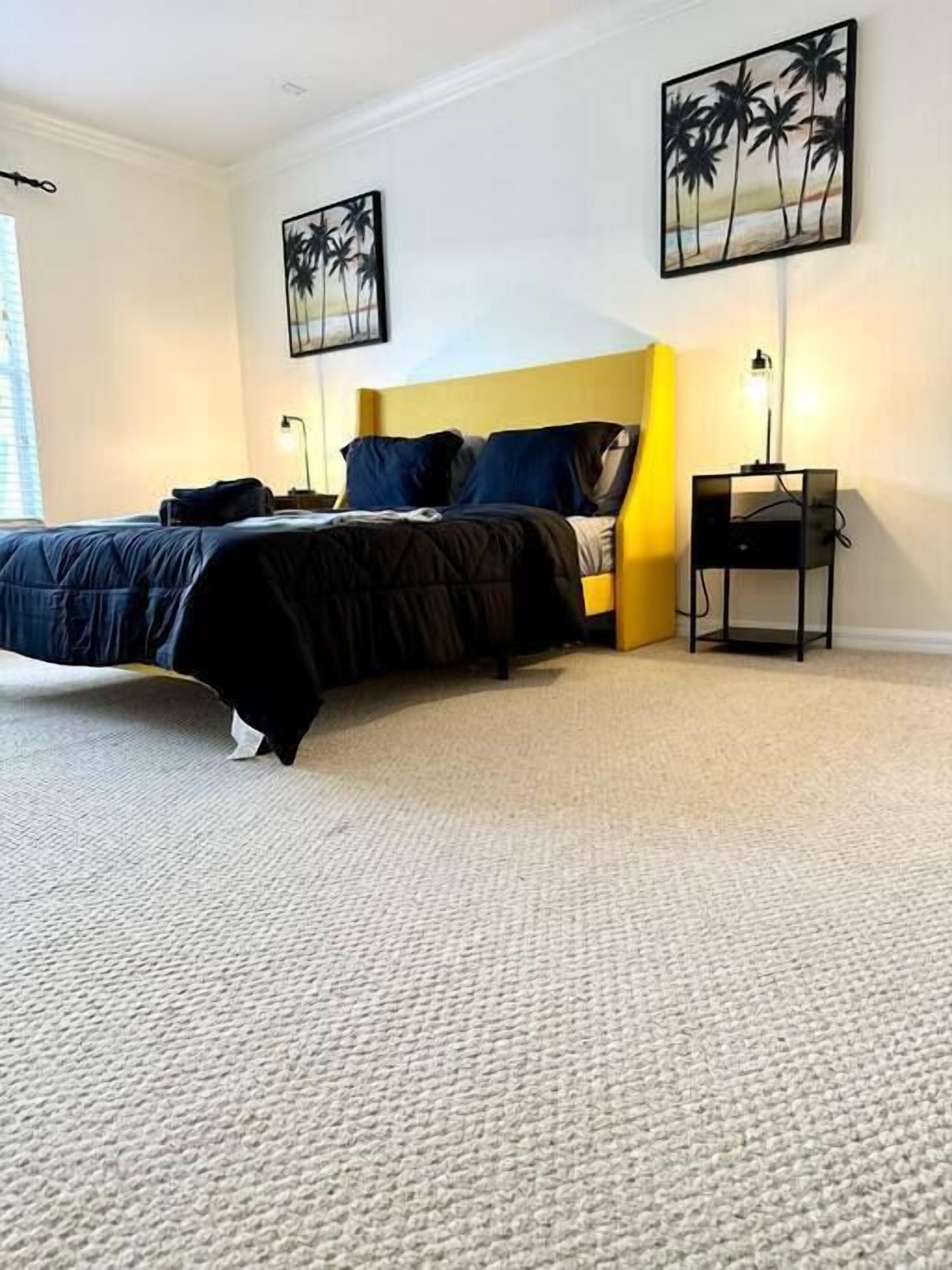 Beautiful 2 level Home (Central)