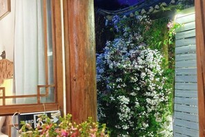 Unclassified image, 4 of 38, button - Xiangshangpin Hostel (Lijiang)
