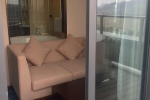 Table tennis - Shizhushan dezheng Hotel (Yizheng)