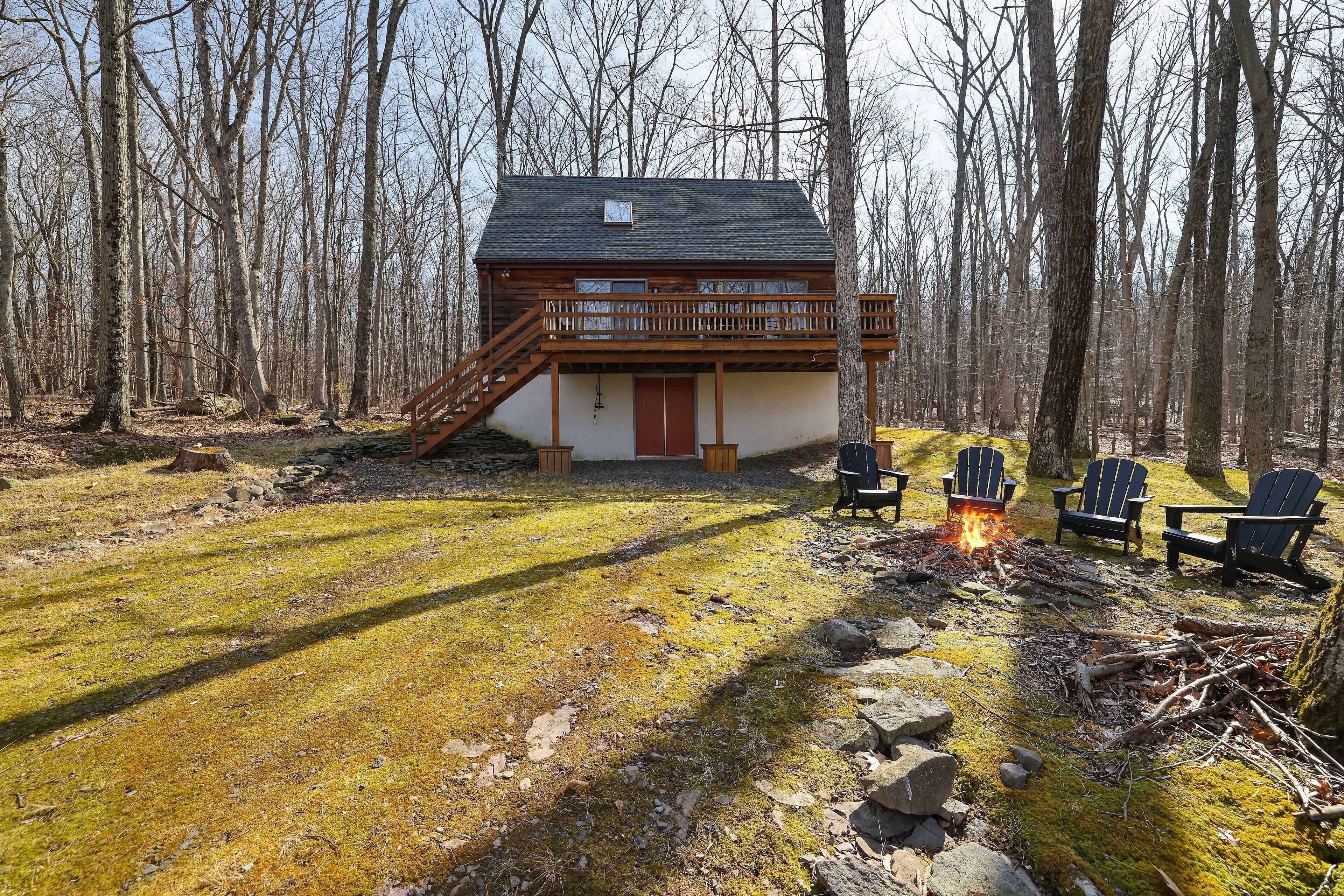 Secluded Lakefront Cabin in the woods with firepit