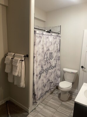Hair dryer, towels, soap, shampoo - At this property, you will find the perfect spot for vacations and exploring "O" (Omaha)