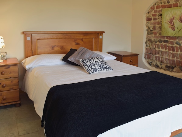 1 bedroom, WiFi (free), bed sheets