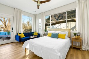 4 bedrooms, desk, iron/ironing board, WiFi - Brand new Luxe Modern Retreat in East Austin | Google Fiber | Patio | Fire pit (Austin)