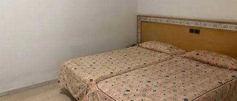 1 habitación, wifi y ropa de cama