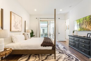 3 bedrooms, desk, iron/ironing board, travel crib