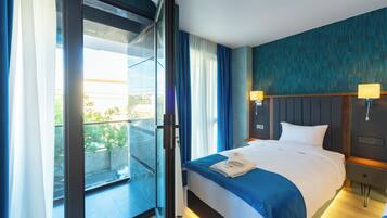 Classic Triple Room, Non Smoking | Balcony