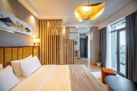 Ropa de cama hipoalergénica, minibar y espacio para trabajar con laptop . Gori Apartments