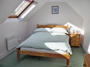 1 bedroom, iron/ironing board, free WiFi, bed sheets - Lee Cottage - E4343A (Holy Island)