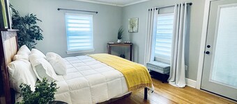 Modern Comfort in Downtown Greenville 4br 2ba